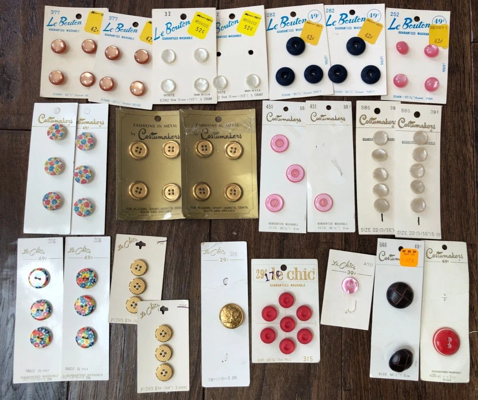 Vintage Sewing Button Cards Costumakers Le Chic Le Bouton 76 Buttons - Image 1 of 4