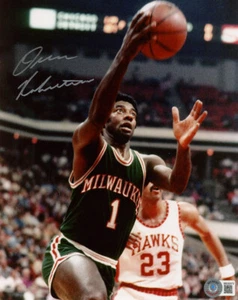 OSCAR ROBERTSON SIGNED HANDSIGNIERT 8x10 FOTO MILWAUKEE BUCKS SELTEN BECKETT BAS - Bild 1 von 2