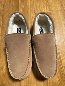 Clarks Mens Suede Moccasin Slippers Warm Cozy Indoor Outdoor Plush Faux Fur - Picture 1 of 6