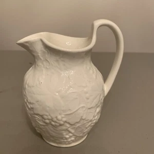 Wedgwood von Etrurien & Barlaston Milchkännchen Elfenbein Farbe Trauben & Ranken Muster GUC - Bild 1 von 16