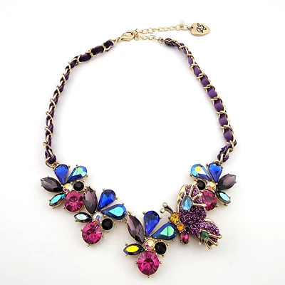 COLLAR CADENA MARIPOSA FLORAL CON JOYAS MULTICOLOR BRILLANTE BETSEY JOHNSON  Foto 1 de 4