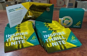 Australia: 2019 box of 25 x $2 Wallabies Coloured Rugby Union in Mint Pack - Bild 1 von 1