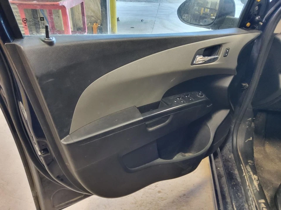 SONIC     2015 Front Door Trim Panel 527800 Foto 1 de 1
