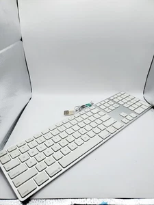 Genuine Apple A1243 Standard Slim USB Keyboard Wired (White) T3 - Picture 1 of 5