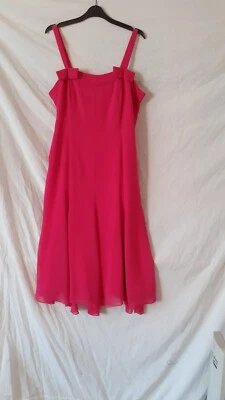 Damas Fuchia Rosa Diseñador Vestido con Correas, Ajuste y Destellos de Belinda Ch'ng. Talla 14 Foto 1 de 4