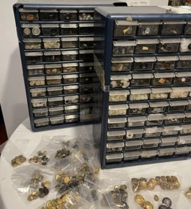 HUGE LOT VINTAGE Quality BUTTONS Hundreds - Picture 1 of 23