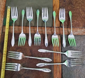 ✔SET OF 12 c1932 LADY HAMILTON PATTERN SILVERPLATED SALAD 🥗🍅 FORKS  - Picture 1 of 6