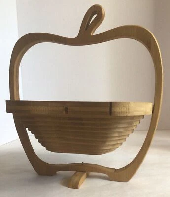 Tabla de charcutería de bambú para cortar manzana se convierte en cesta de frutas Bonnie & Pop Foto 1 de 4