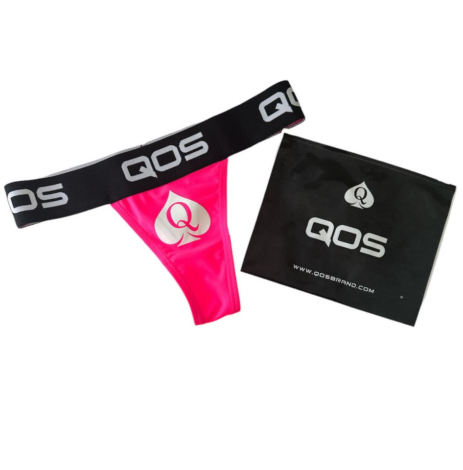 Tanga Rosa Caliente Oficial Icónico Marca QOS - Bragas Hotwife Reina de Picas Foto 1 de 4