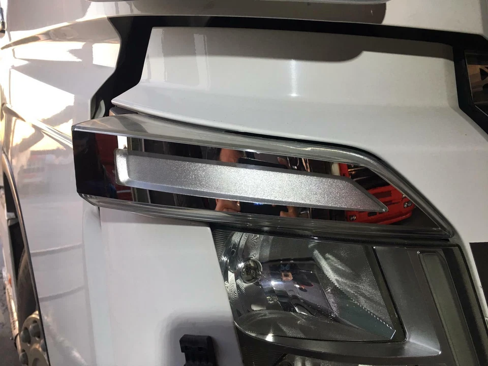 2-teilig Acero Inox. Superior Intermitente Listón Apto para Volvo FH4 (Apto No - Imagen 1 de 1