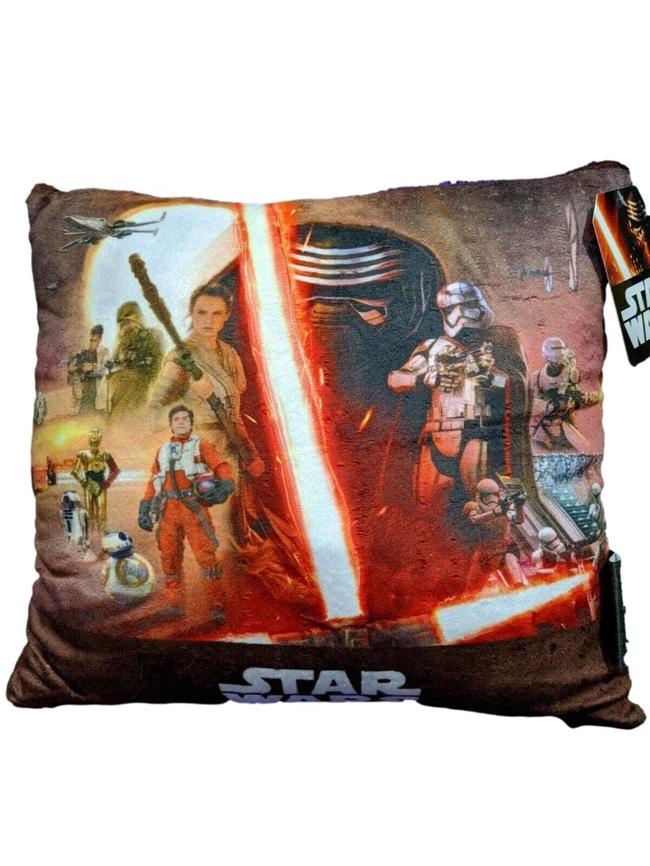 Almofada Star Wars episódio 7 com Chewbacca C3PO R2D2 - Imagem 1 de 1