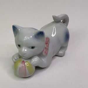 Small Blue White Cat Figurine Playing W/ Ball Green Eyes - Picture 1 of 7