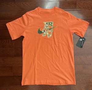 NWT Nike Boys XL Shirt The Nike Tee Nike Tee Shirt Kids XL Nike Wolf With Flag - Picture 1 of 16