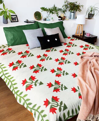 Hand Applique Carolina Lily FINISHED QUILT - Elegant Design - Image 1 of 4