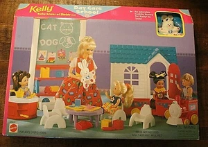 VINTAGE NRFB RARE 1997 BARBIES SISTER KELLY CLUB DAY CARE SCHOOL PLAYSET - Picture 1 of 2