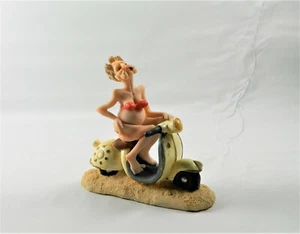 Agiftcorp A Gift Corp Sexy Oma auf Moped - Bild 1 von 4