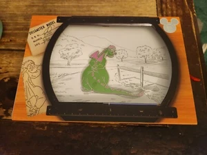 Disney D23 Expo 2022 Exclusive Pete’s Dragon Pin 45th Anniversary Animator Boxed - Bild 1 von 1