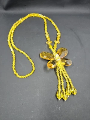 Collar de moda con declaración de mariposa de vidrio amarillo y diamantes de imitación, 32" Foto 1 de 4