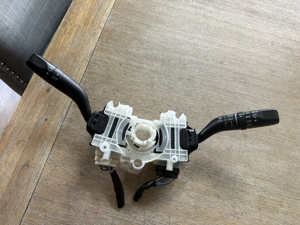 Interruptor combinado de intermitente y limpiaparabrisas Mazda 6 2004-2008 Foto 1 de 4