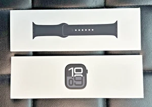 Apple Watch Series 10 GPS 42mm Jet Black Aluminum Case Sport Band S/M - Zdjęcie 1 z 3