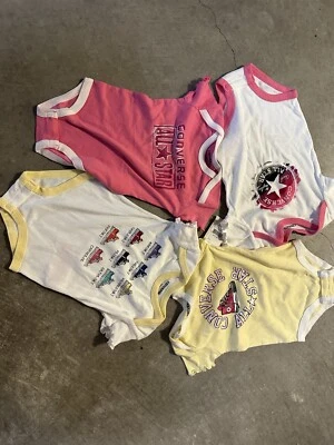 全新 匡威身体套装 连体裤 尺寸 6/9 个月 — 第 1/2 张图片