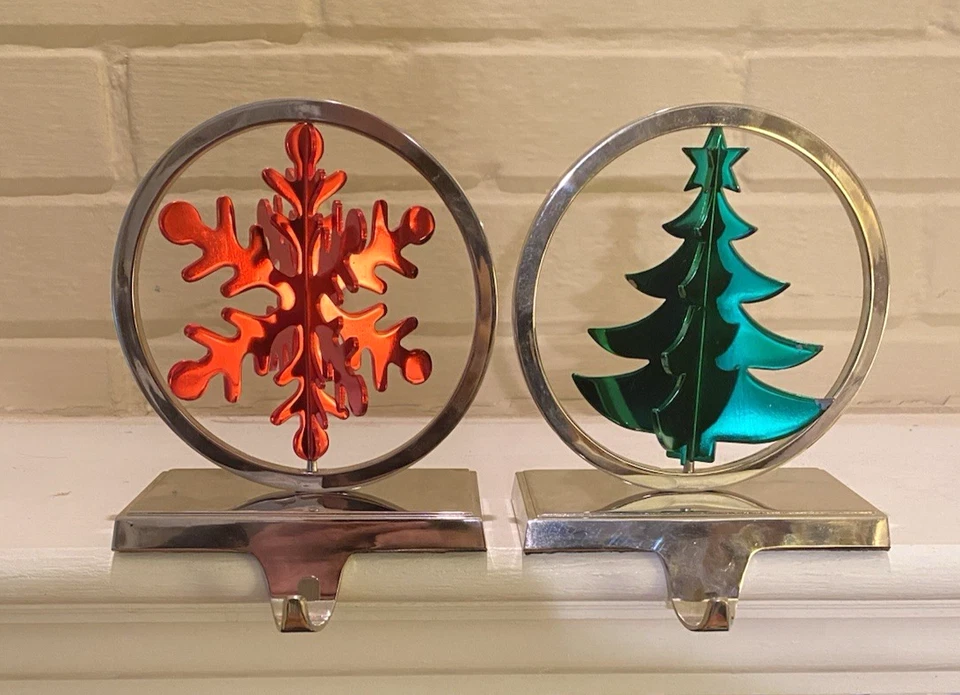 Juego de 2 soportes de medias de árbol de Navidad/copo de nieve giratorio 3D Pier 1 Importaciones Foto 1 de 4