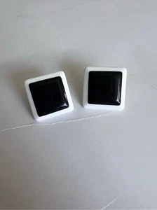 Black and white square vintage block earrings - Picture 1 of 4