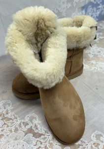 Ugg-Mujer- Bailey Bow II Cuero Castaño- Botas Resistentes al Agua 1016225.Talla-11. - Imagen 1 de 12