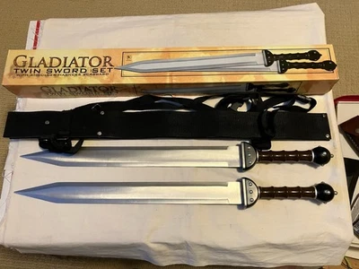 Juego de Espadas Gemelas Gladiador De Colección con Arnés de Hombro Vaina #BK1927-Excelente Foto 1 de 4
