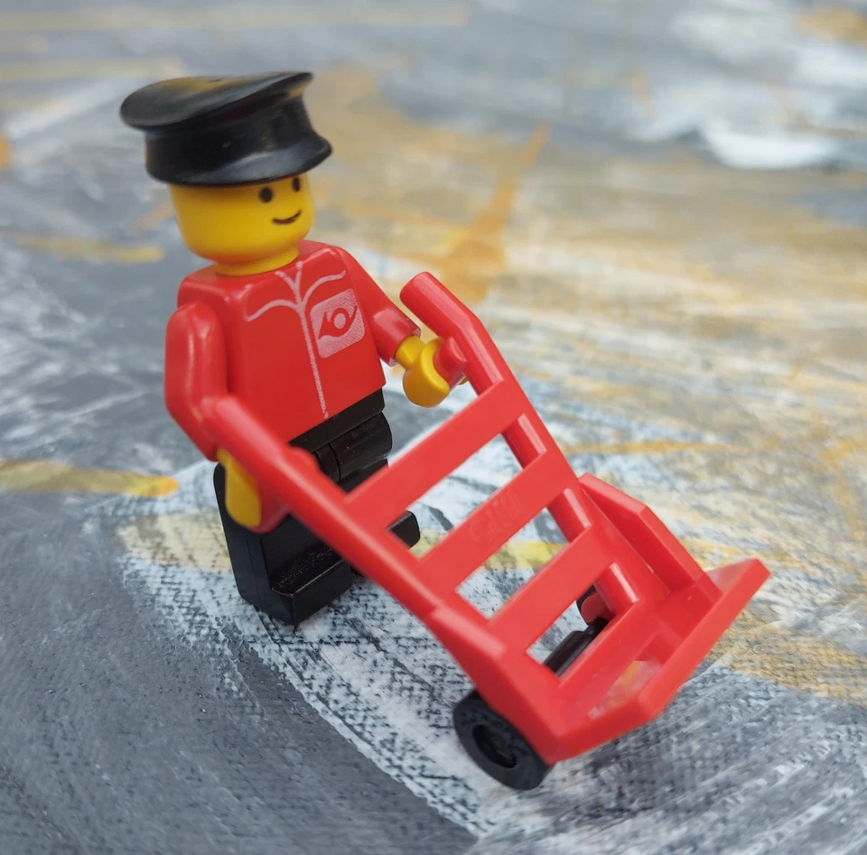 Lego Minifiguren 10 St. Classic Town Post Office mit Zubehör  - Bild 1 von 3