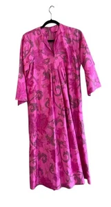 Vintage Hostess Kaftan Dress Pink Floral Womens M Pleated Split Neck Tiki - Picture 1 of 6