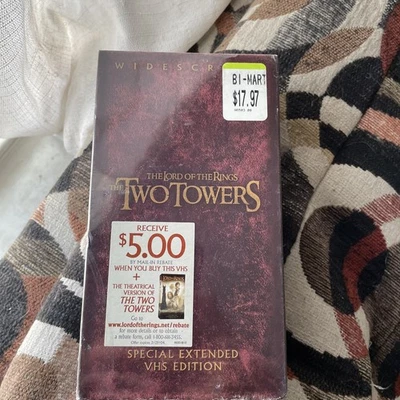 The Lord of the Rings: The Two Towers (VHS, 2003, 2-Tape Set, Extended... - Image 1 of 2