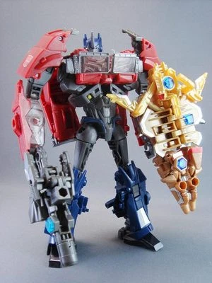 Transformers Prime Battle Shield Optimus Prime Toysrus exclusive Limited Edition - Image 1 of 4