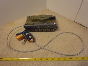 Vintage Trade Mark, Modern Toys tin toy tank 356-WO, mechanical remote control - Picture 1 of 13