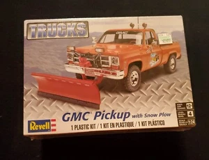 Revell GMC Pickup with Snow Plow Plastic Model Kit New 85-7222 - Picture 1 of 6