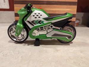 Adventure Force, Wheelie Lifter motorisiertes grünes Motorrad mit Sounds/Musik - Bild 1 von 6
