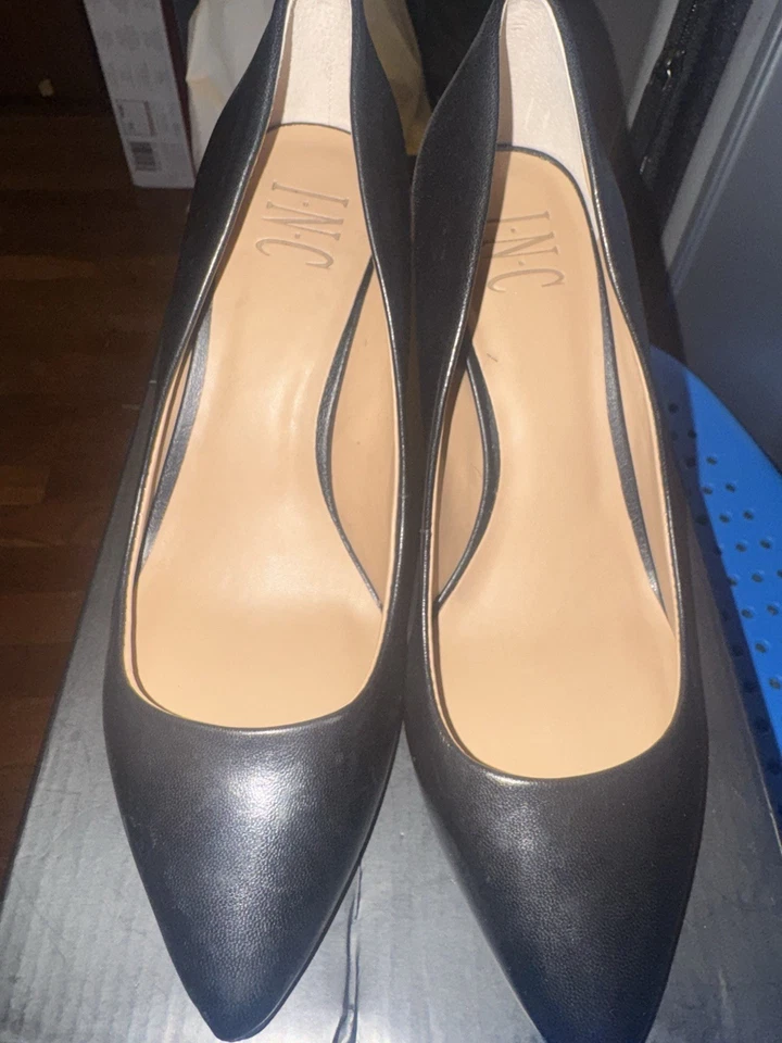 INC | Zapatos de salón Zitah de cuero negro con punta en punta para mujer 3,5” tacón talla 7,5 | LINDOS 💖 Foto 1 de 3
