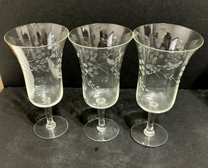 Set 3 bicchieri vino/acqua senza marchio delicato cristallo motivo foglia floreale 6,5"h - Foto 1 di 9