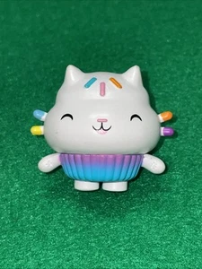 DreamWorks Gabby's Dollhouse Cakey's Cupcake Cat Mini Toy 1.5" Figure Topper - Imagen 1 de 3
