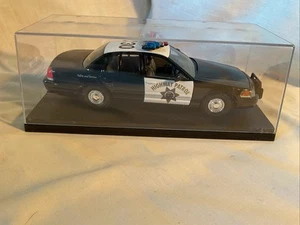voiture de police patrouille autoroute C30 moulé sous pression 1/24 - Photo 1/10