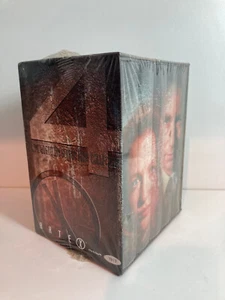 Akte X Staffel Season 4 limitierte Collectors Box * VHS * sealed - Bild 1 von 6