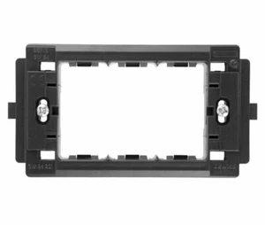 GEWISS GW 24201 SUPPORTO IN RESINA TOP SYSTEM 3 POSTI - Imagen 1 de 1