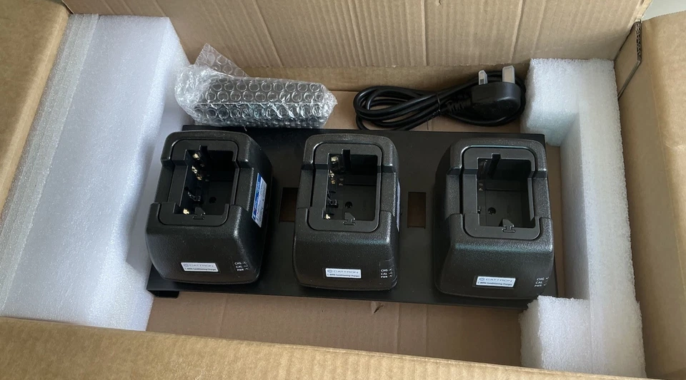 ENDURA 3 Unit Charger with UK Plug for DP4000 / DP2000 / R7 Series - Image 1 of 4