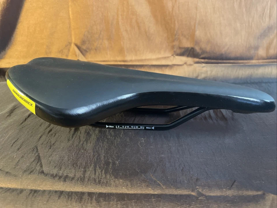 Sillín de asiento de carreras de bicicleta de ciclismo negro/amarillo DiamondBack OEM Foto 1 de 4