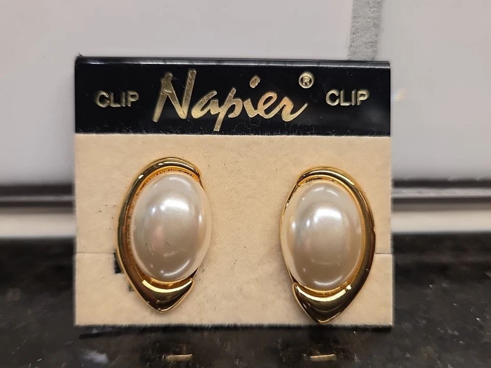 Винтажные серьги-клипсы Napier с искусственным жемчугом золотистого цвета овальная подписанная оригинальная карта - Изображение 1 из 4