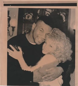 MIKE TYSON-BARBARA MANDRELL "SPECIAL CRISTMAS PARTY ORIGINAL WIRE PHOTO 12-14-88 - Picture 1 of 2