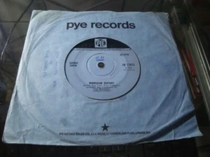 SANDIE SHAW -MONSIEUR DUPONT (PYE 7") WRITING ON LABEL AND SLEEVE - Imagen 1 de 3