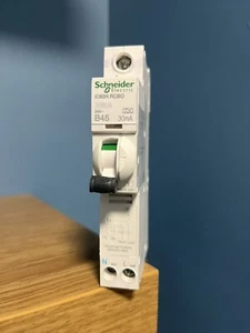 Schneider Acti 9 45amp Rcbo 30mA 10kA A9D31845 - Foto 1 di 8