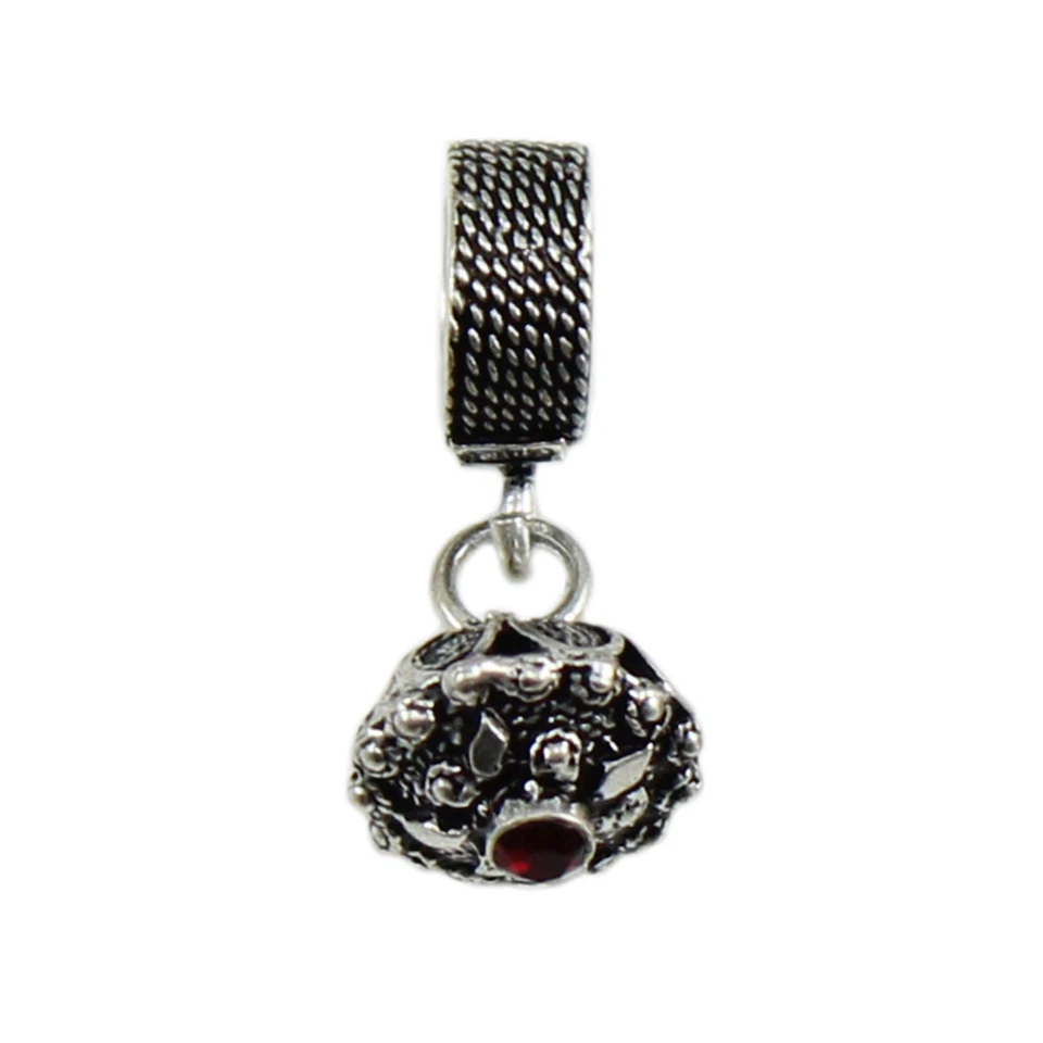 Charm pendente in argento bottone sardo con pietra rossa  Sinnus Filu e Trama - Immagine 1 di 3