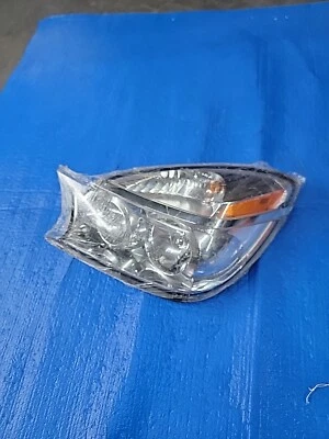 2004-2005 MONTAJE FARO IZQUIERDO PARA BUICK RENDEZVOUS TYC P/N 20-6544-90. Foto 1 de 4